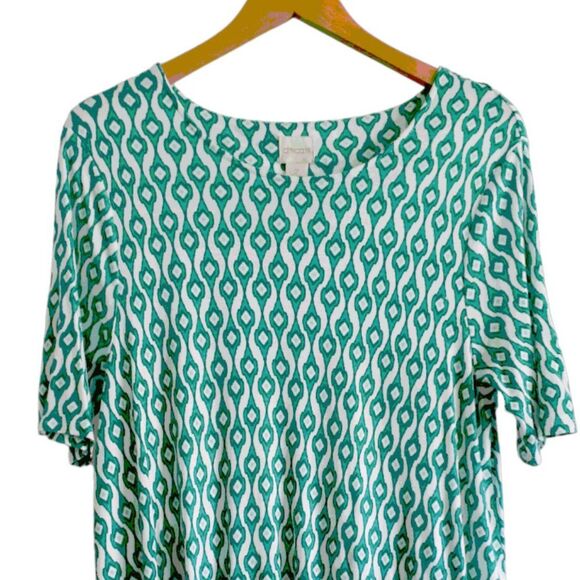 Chico's Geometric Teal White Scoop Neck Hi-Low Hem Stretchy Top Size 2 - Picture 4 of 7